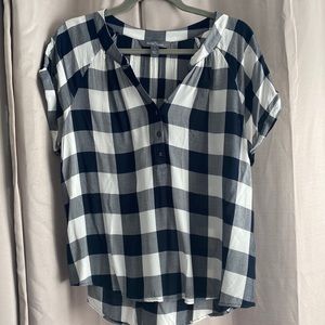 Market and Spruce. Size L. Buffalo Check. Navy/White.short sleeved blouse.